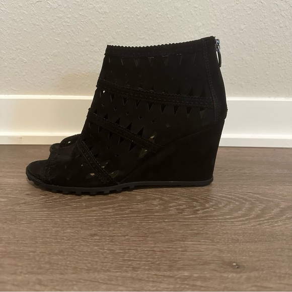 Via Spiga V-Latanya Black Suede Wedge Sandals - 8.5 - Picture 2 of 6